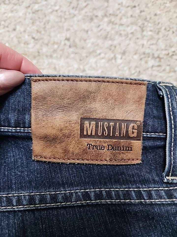 Pantalones de mezclilla Mustang para hombre 32 X 36 Tramper calce ajustado pierna media 30 X 35 lavado oscuro Foto 2 de 4