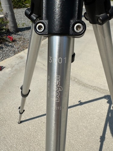 Manfrotto 3001 Tripod with Bogen 3-Way Pan-Tilt Head - Picture 7 of 7