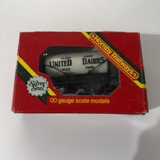 Hornby United Dairies Milk Tanker Wagon - R007 - OO Gauge