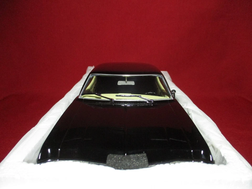 1:18 1967 Chevy Impala Sport Sedan Sam + Dean Figures Supernatural Series Show - Image 3 of 4