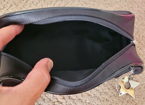 AUTÉNTICO CHRISTIAN DIOR TACHUELAS SATÉN COSMÉTICO/BOLSA DE VIAJE NUEVO SIN ETIQUETAS NEGRO - Imagen 9 de 10