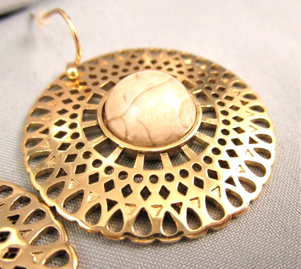 PENDIENTES MEDALLÓN AVON AVANTI (TONO DORADO) ~ ¡¡NUEVOS PRECINTADOS!!! Foto 2 de 4