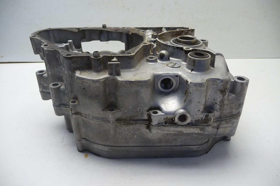 Kawasaki KZ250 KZ 250 #6011 Motor / Engine Center Cases | eBay