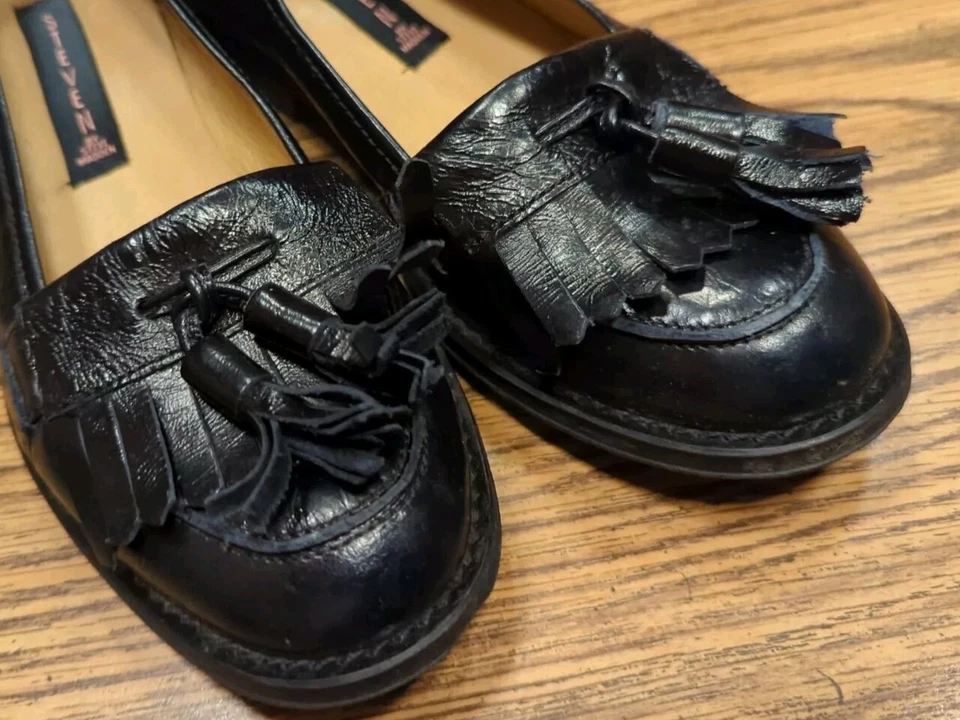 Zapatos mocasines sin cordones Steven Madden de cuero negro con borlas talla 6,5 M para mujer Foto 4 de 4
