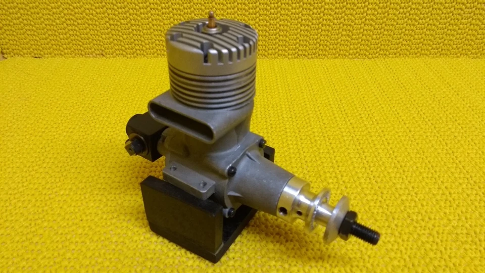 K+B Torpedo 40 RR - 6,5 ccm Pylon Speed Motor von 1970 - NEU, Rarität, Retro ! - Bild 3 von 4