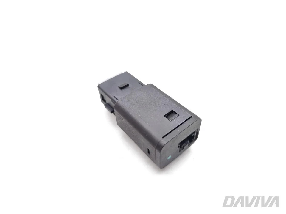 Citroen C4 Connecteur de prise USB 2022 Hayon 4/5dr 98217039DX 9824334377 - Photo 3/4