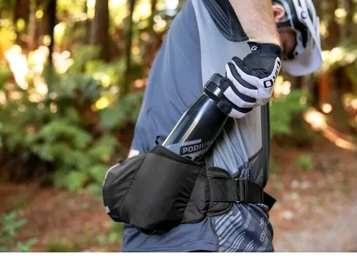 Camelbak Podium Flow Belt 21oz Black Biking Hiking - Image 2 of 4