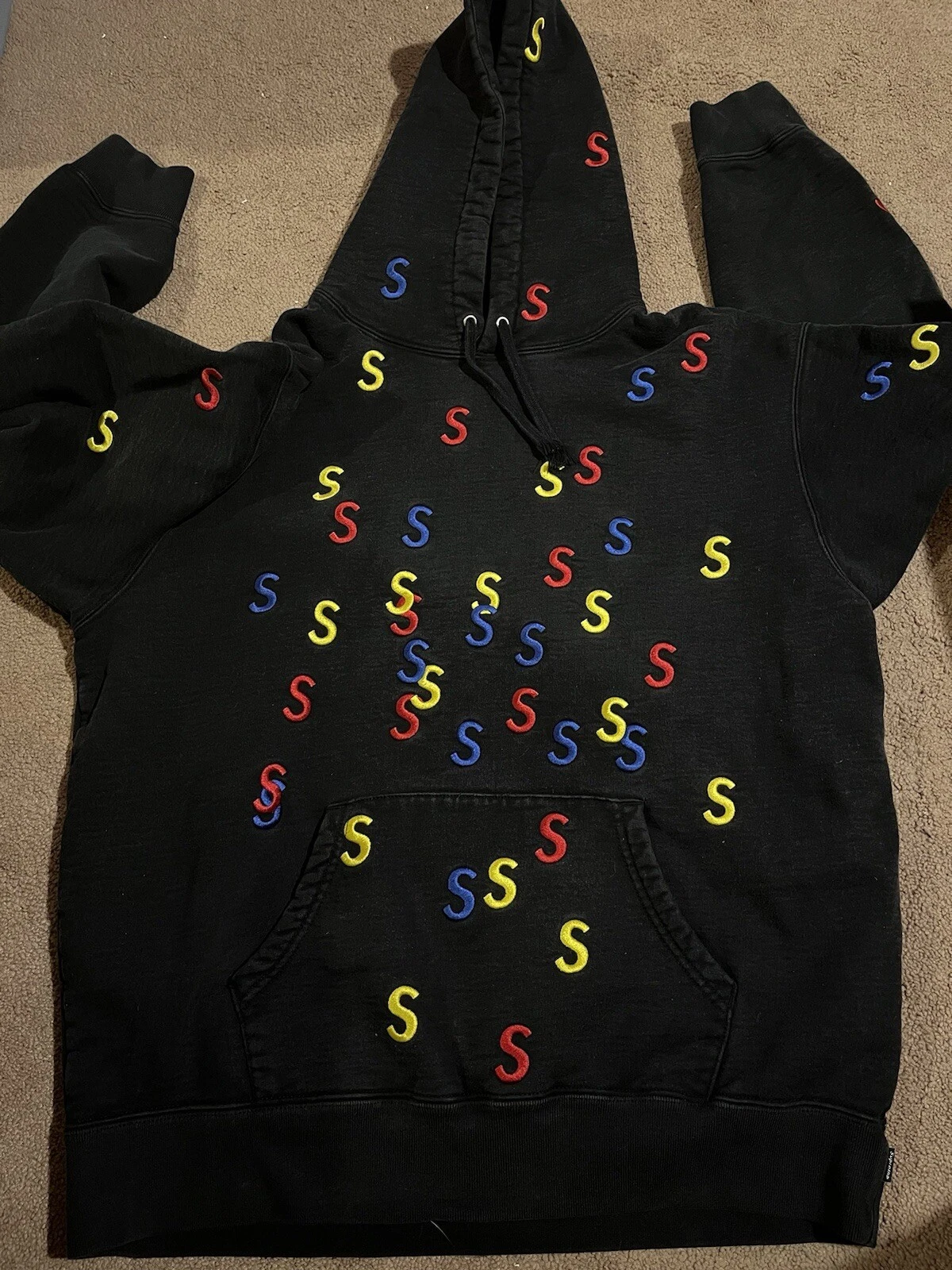 SWEATSHIRT À CAPUCHE S BRODÉ SUPRÊME NOIR (moyen) SS21