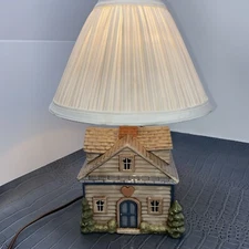 Hand Painted Artist Signed Susan Davinis Cozy Cottage 1989 Leviton Table Lamp