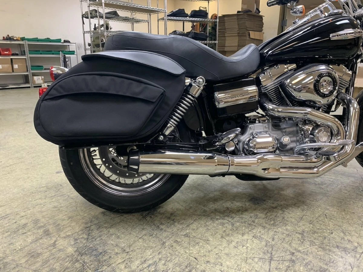 Dyna low store rider saddlebags