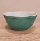 Vintage Pyrex 403 2.5 Qt. Nesting Mixing Bowl in Primary Color Green