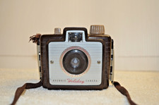 Working Vintage Kodak Brownie Holiday Camera Art Deco Brown W/Film
