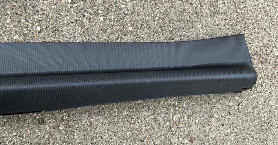 2010-2017 Chevy Equinox Passenger Side Right Front Lower Door Molding 25824825 - Image 4 of 4