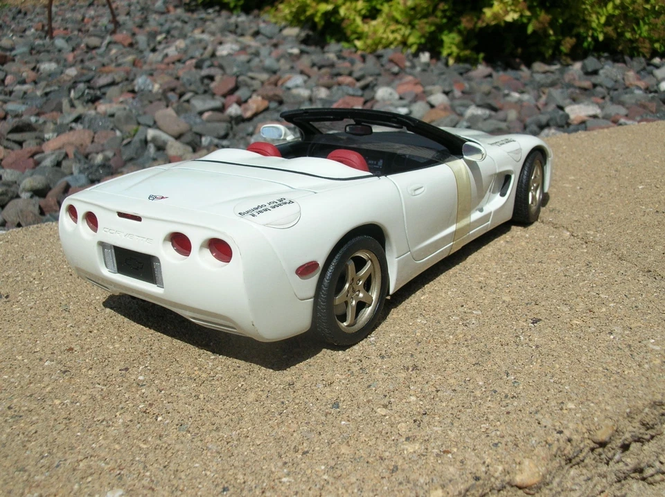 UT C5 Corvette Convertible with Magnesium Wheel Package. - Image 3 of 4