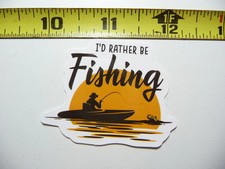 PESCATORE UOMO KAYAK PESCE PICCOLO ADESIVO DECALCOMANIA SPORT HOBBY FAN SPORTIVO