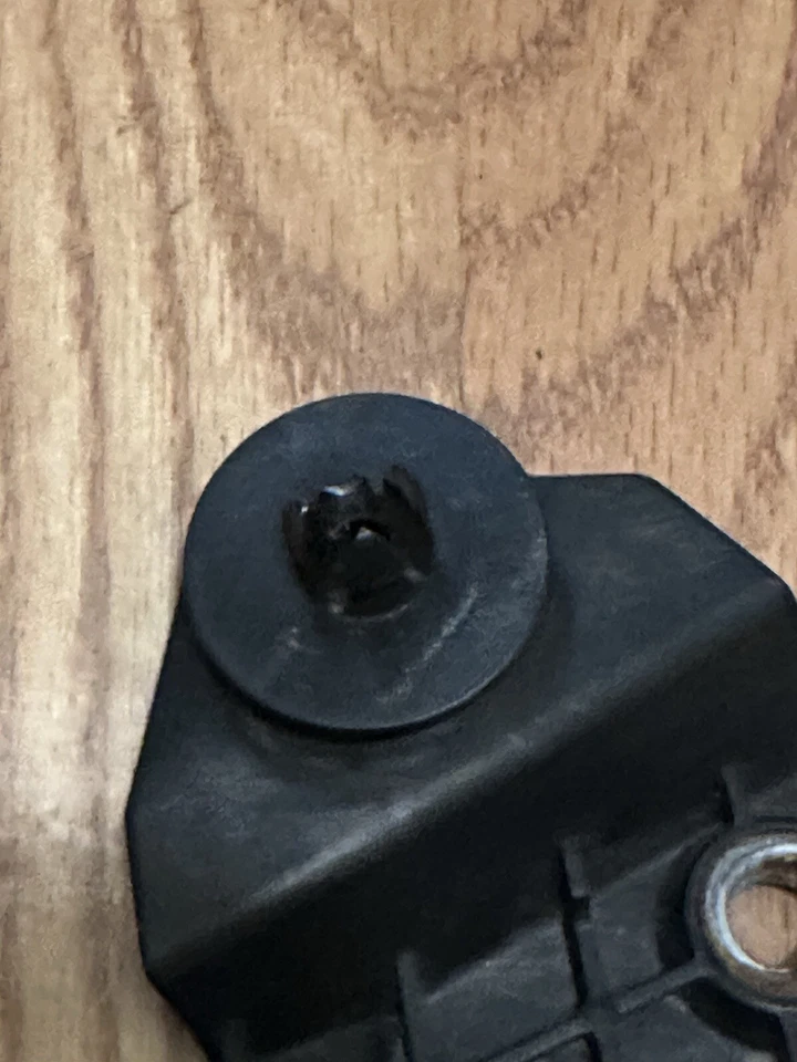 Soporte de filtro de caja de aire Volvo XC70 2005-2007 30636575 OEM Foto 3 de 4