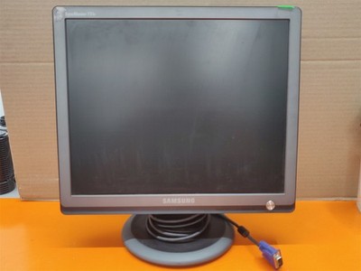       Samsung SyncMaster 731b 17'' LCD Color Display Monitor w/ Stand