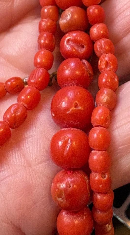 Vtg Mediterranean Natural  Coral  Bead Necklace Silver Tone clasp - Image 2 of 4