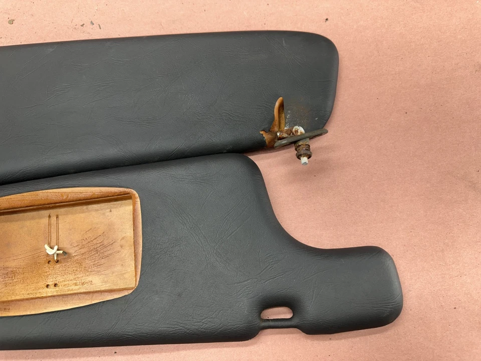 Par de parasol interior de cuero negro OEM #83255 BMW E24 633CSI M6 635CSI Foto 2 de 4