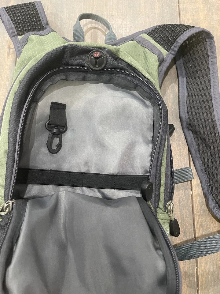 Mochila ajustable High Sierra verde y gris Airmesh trasera ligera senderismo 18” Foto 3 de 4