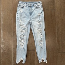 American Eagle Mom Jean Size 0 Short Light Wash Distressed Stretch