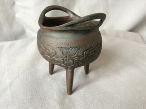 Chinese miniature bronze tripod censer characters to base