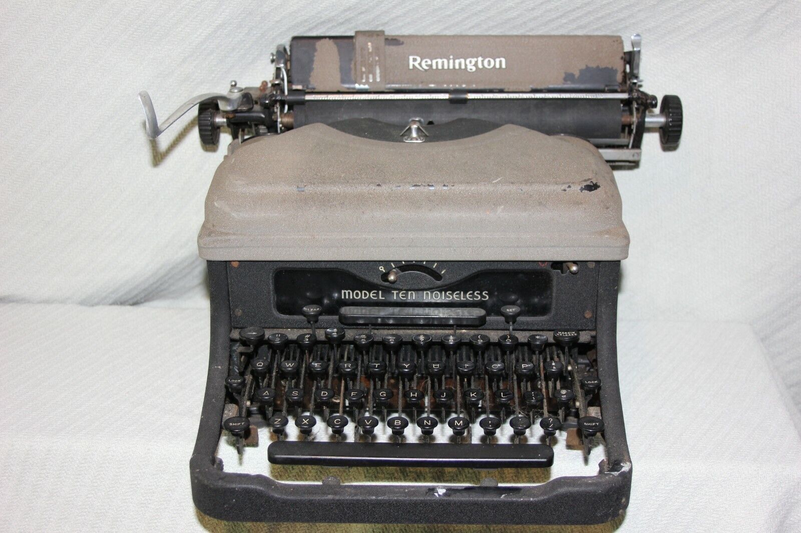 Vintage Remington Rand Model TEN Noiseless Typewriter