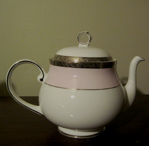 Mary Kay 40th Anniversary Tea Pot Pink White w Platinum Trim 4 Cups Signed Korea