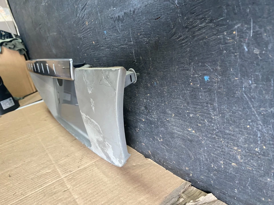 Infiniti I35 2002 2003 2004 tapa maletero matrícula trasera adorno OEM Q0583 DG Foto 2 de 4