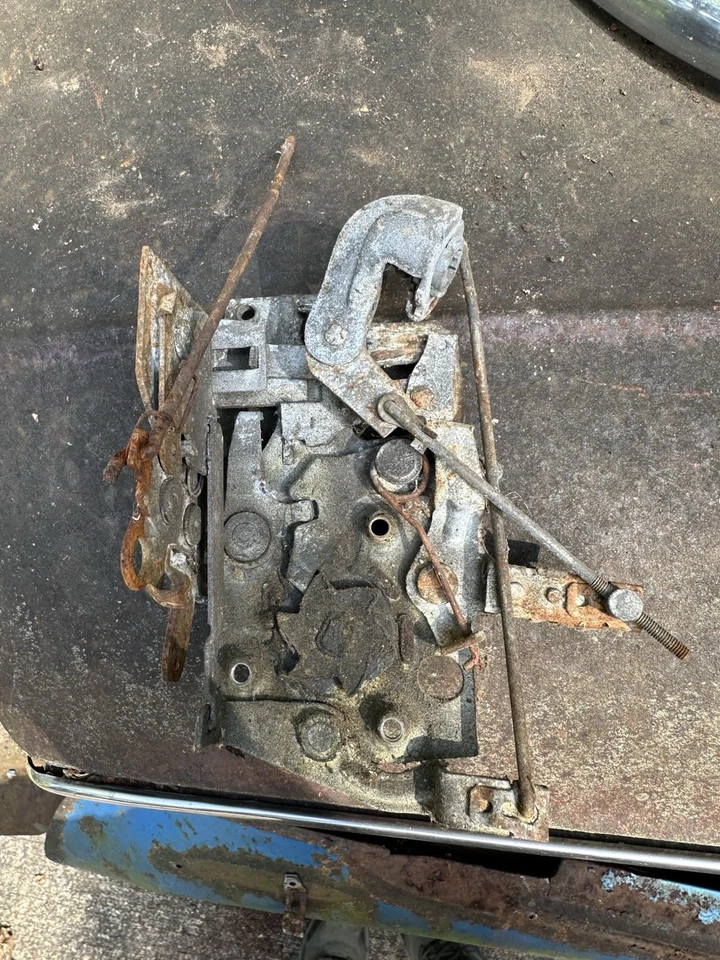 Oldsmobile Super 88 1957 conjunto de pestillo de puerta lateral del conductor de 2 puertas Foto 2 de 2