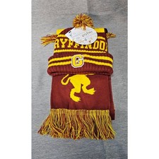 NWT Harry Potter Gryffindor Knit Hat  Scarf Set Collegiate Stripes Quidditch OS