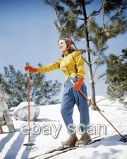 ACTRESS SINGER DEANNA DURBIN CANDID WINTER SKIIS    8X10 PHOTO   45