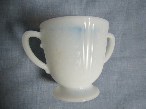 MC BETH DEPRESSION GLASS AMERICAN SWEETHEART MONAX OPEN CREAM AND SUGAR - Picture 3 of 4