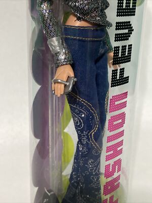 2004 FASHION FEVER BARBIE (Mackie FM, B2, Silver & Denim)_