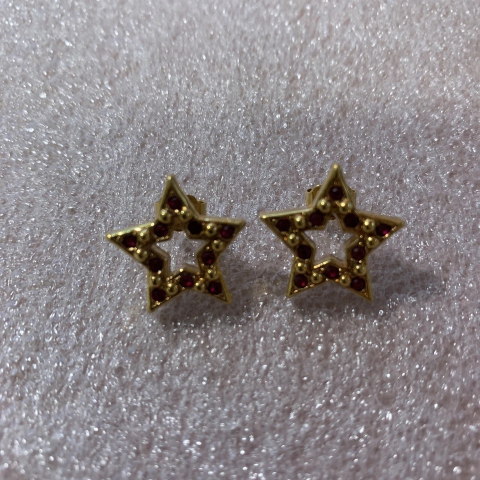 红宝石红色闪亮星星耳环-雅芳 — 第 2/4 张图片