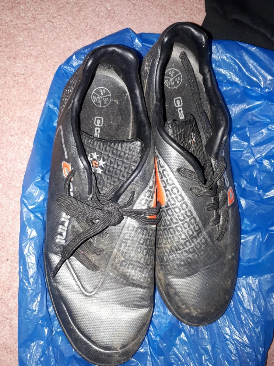 Boys Size 5 Carbrini Football Boots