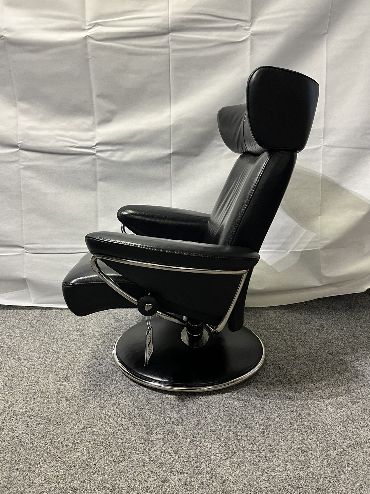 Ekornes Stressless Iconic 'Jazz' Leather Recliner & stool Size Medium