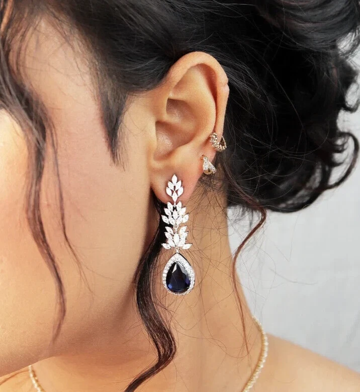 Pendientes de araña para boda pera zafiro natural y diamante oro blanco de 14 k Foto 3 de 4