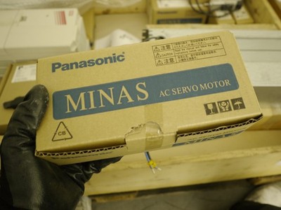 Servo-Motor, bürstenlos, 100W,incremental / absolut Encoder,Welle 8mm,mit Bremse
