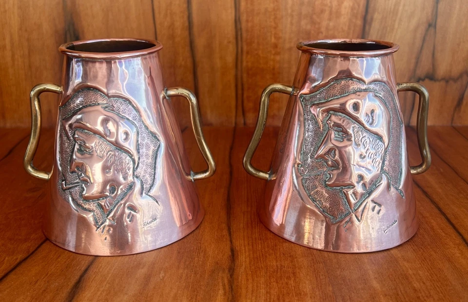 2 vases pot cuivre signé "Lhoste" motif tête paysan femme et homme - Avant 1950 - Photo 3/4