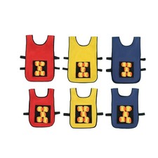 Le match de Dodgeball est mis en plein air pour le camping Activité en plein