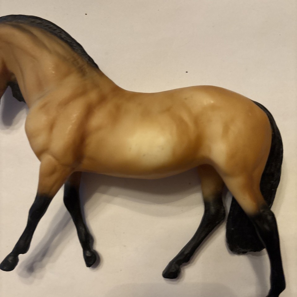 Breyer Classic 648 Buckskin Lusitano Andalusian Mare Molded Model breyer-classic-648-buckskin-lusitano-andalusian-mare-molded-model