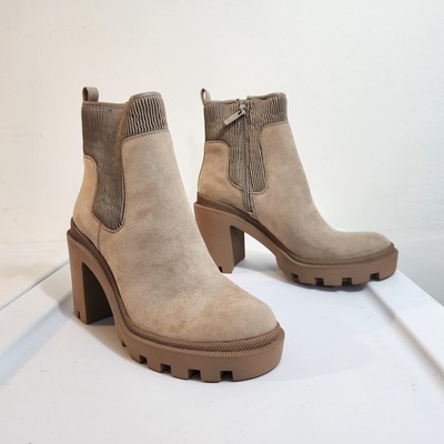 JLO by Jennifer Lopez Womens Emalee Chelsea Boots Taupe Lug Sole US 10 EUR 42