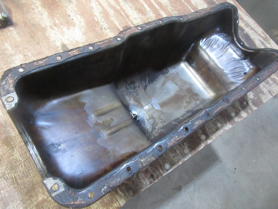 Camión Ford F150 1975 motor de seis cilindros cubierta de cárter de aceite original Foto 3 de 3