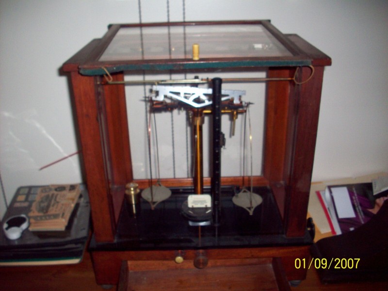 ANTIQUE 1929 CHRISTIAN BEACKER CHAINOMATIC ANALYTICAL BALANCE SCALE