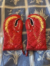 DII DESIGN IMPORTS Pair Lobster Claw Oven Mitts