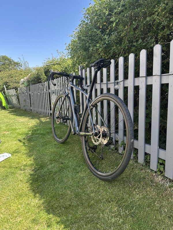 GIANT Contend AR - Road Bike