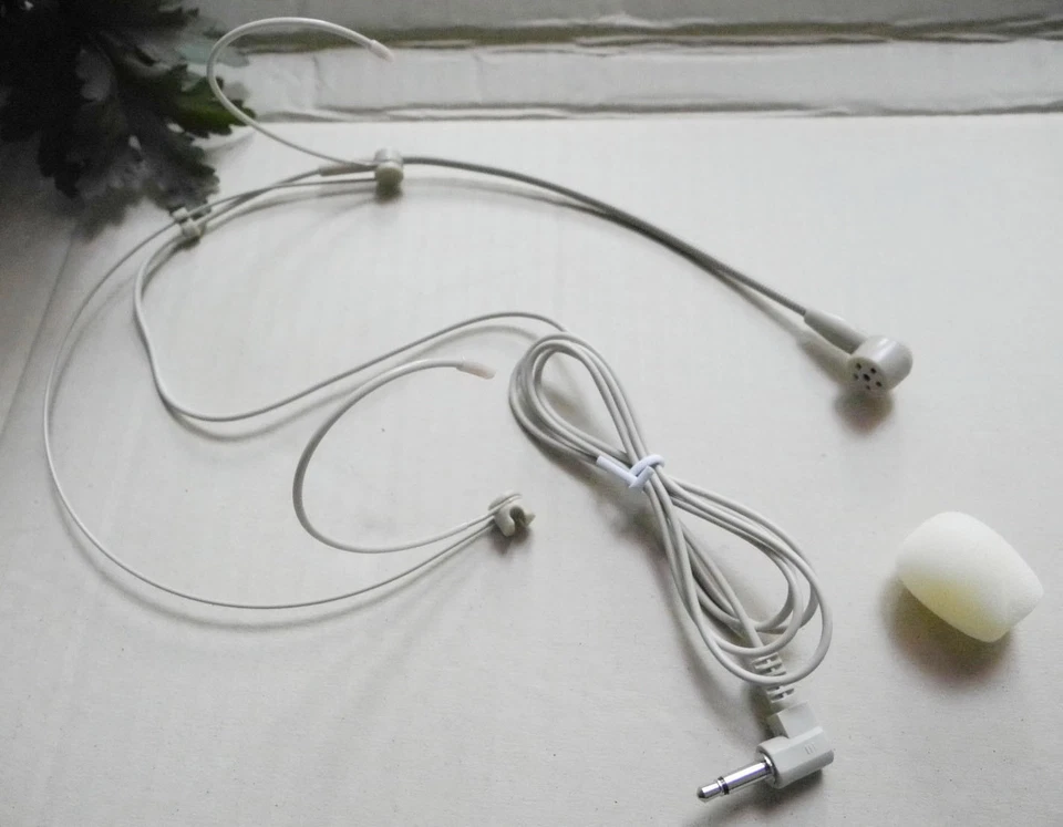 3.5mm Plug Creamy white color Headset Mirophone for PC Computer Wireless System - Image 3 of 3