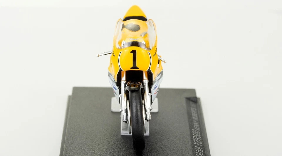 Yamaha YZR500 Kenny Roberts 1979 Scala 1:24 Modellino Storico Classe 500 Numero1 - Immagine 4 di 4