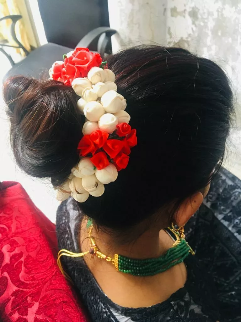 Amazon.com: Indian Artificial Flower Full Juda Bun Hair Flower Gajra for  Wedding and Parties Use for Women in Red & White Color Pack of 1By Indian  Collectible : Beauty & Personal Care